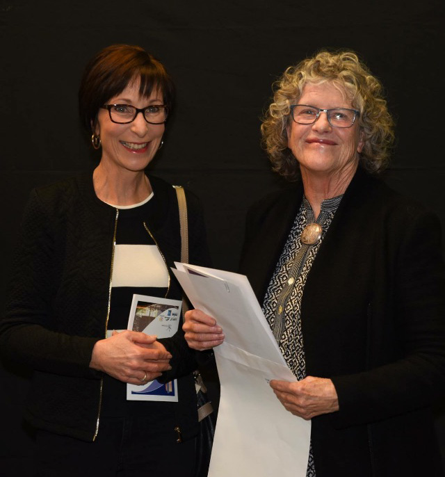 Jackie Peach receiving the Ellenbook Art Award for Best Painting in 2016